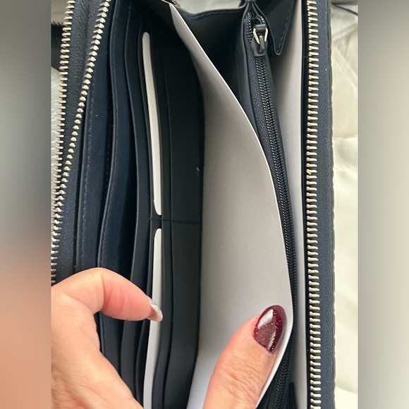 New Gucci large leather travel wallet with micro GG - Picture 8 of 10